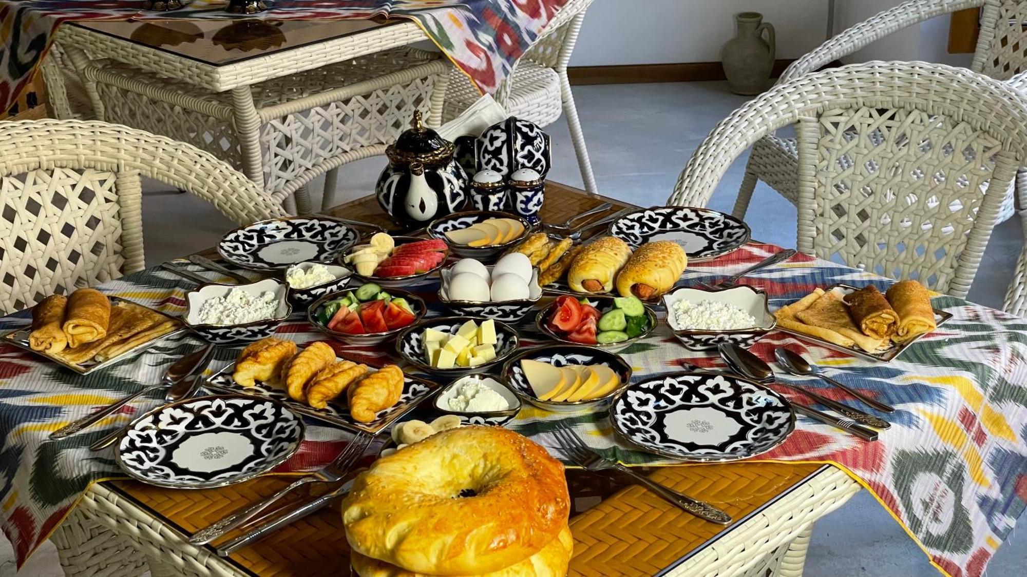 Mahbubakhon Guest House In Old City Buxoro Ngoại thất bức ảnh